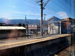 13:55　羽場駅に着きました。（岡谷駅から20分）

飯田線内では最も標高が高い駅です。［標高723m］