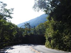 紅葉の有名撮影ポイント。早川鉄橋（出川の鉄橋）手前のカーブ。