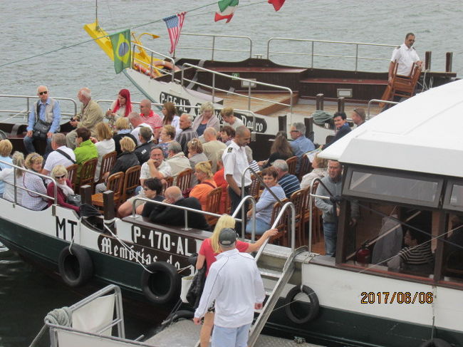 観光客はこの橋の下をくぐり、上流のポルトワインＶａｌｌｅｙに向かう。