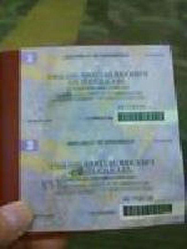 [２０１４/８/９]<br /><br />こちらが2枚綴りのレシートです。やっぱり25ドルとなっているじゃん。おかし～と思いながら入国審査へ。<br /> 後で調べたら、2014年7月3日より、ビザ代は30日以内35米ドルのみとなっていました。<br /><br /> 詳しくは下記を参照してください。<br />http://www.garuda-indonesia.co.jp/guide/basic/visa/<br /> http://shimajiro-mobiler.net/2014/07/03/post25688/