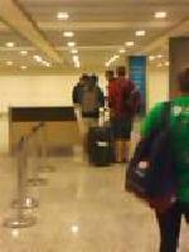 [２０１４/８/９]<br /><br />ここで税関申告書を通関員に渡す。