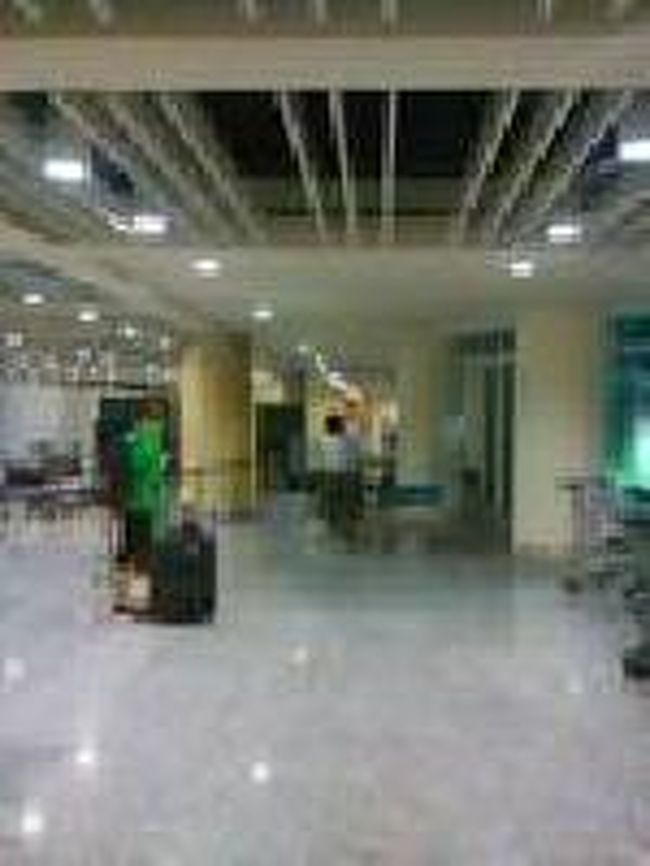 [２０１４/８/９]<br /><br />出口の方へ向かって歩いて行くと