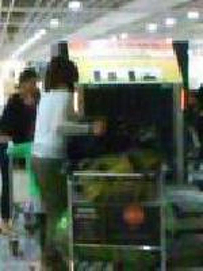 [２０１４/８/９]<br /><br />Ｘ線検査があり、リュック・手荷物やスーツケースなど全て検査されることに。