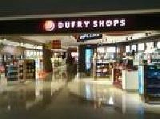 [２０１４/８/９]<br /><br />免税店があります。店の中央を抜け