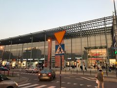 ショッピングモール＆クラクフ中央駅。