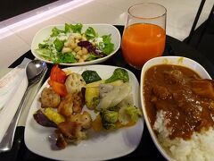 仕事を終えて羽田空港に向かい、ANAラウンジで夕食