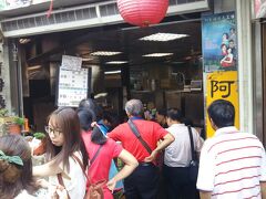 初めてここに来ました。阿柑姨芋圓。
九分の高い位置にあり、お汁粉（芋圓）を食べながら景色を眺めることができます。
芋圓は暖かいほうを注文、冷たいのは氷で味が薄いとの口コミがありましたので…