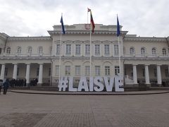 大統領官邸。唯一ここで、団体ツアー客を見かけました。