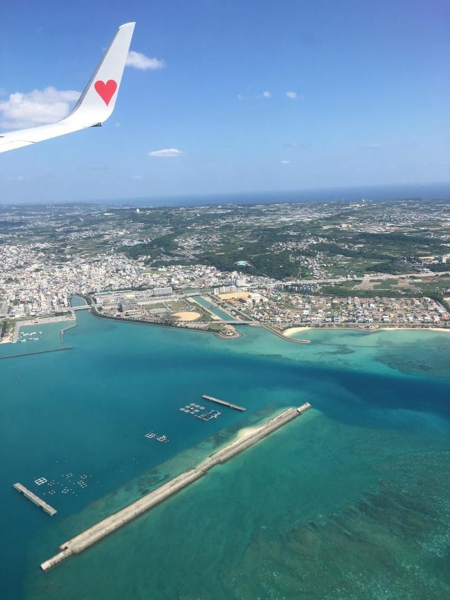 もうすぐ那覇空港に到着です。<br />ウィングレットのハートが可愛くて大好き♪