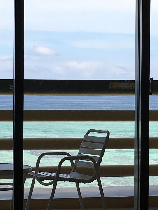 海はあんなに綺麗なのに部屋に引きこもり～