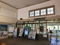 白河駅構内はこんな感じ。
ちょっと古い感じが良い。

東京のでっかい駅に慣れてしまうと、こういった趣のある駅舎にキュンとなるのな…。