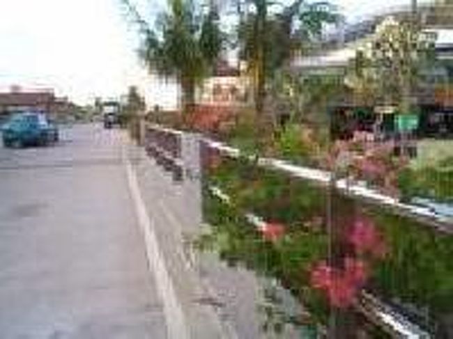 [２０１４/８/９]<br /><br />空港前から立体駐車場の右手側を通っていき