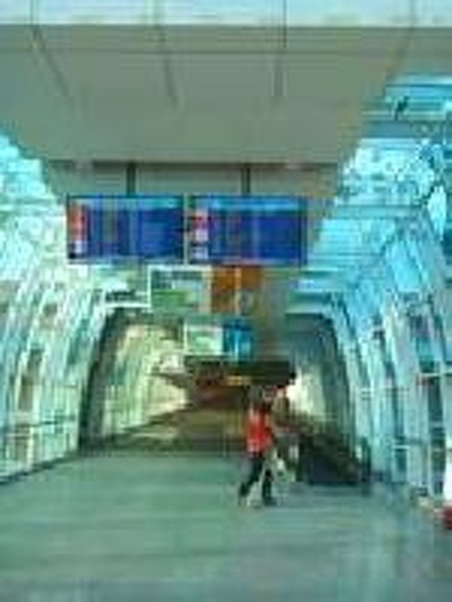 [２０１４/８/９]<br /><br />中へ入っていくと、すぐチェックインカウンターがあるように思えますが、