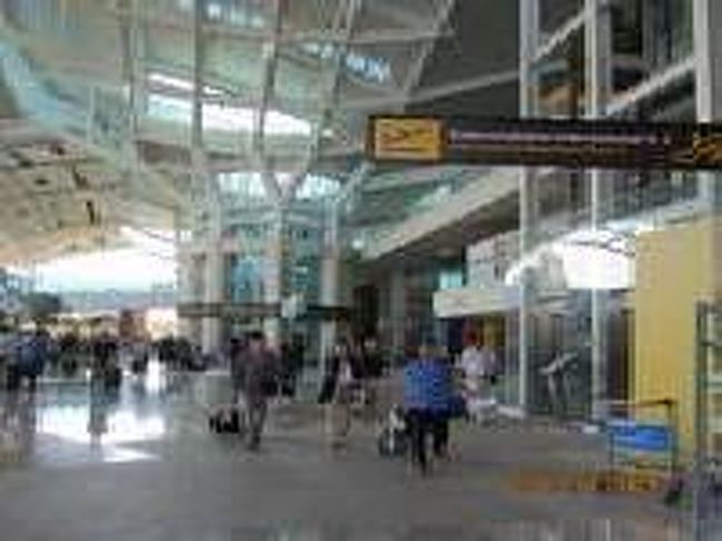 [２０１４/８/９]<br /><br />今度は到着ホールから左手へ歩いて行くと