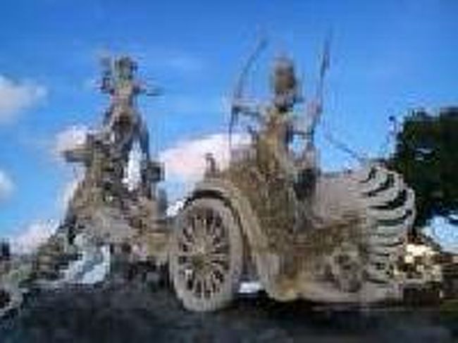 [２０１４/８/９]<br /><br />ここから北へ、ラヤ・トゥバン通りが延びています。<br />しかし、ここからクタのべモコーナーまで徒歩で1時間以上かかるため、一度空港へ戻ることに。<br /><br />こちらの地図を参照してください。<br />http://www.baliworld.net/img/map/Tuban.pdf<br /> http://bali.navi.com/miru/109/