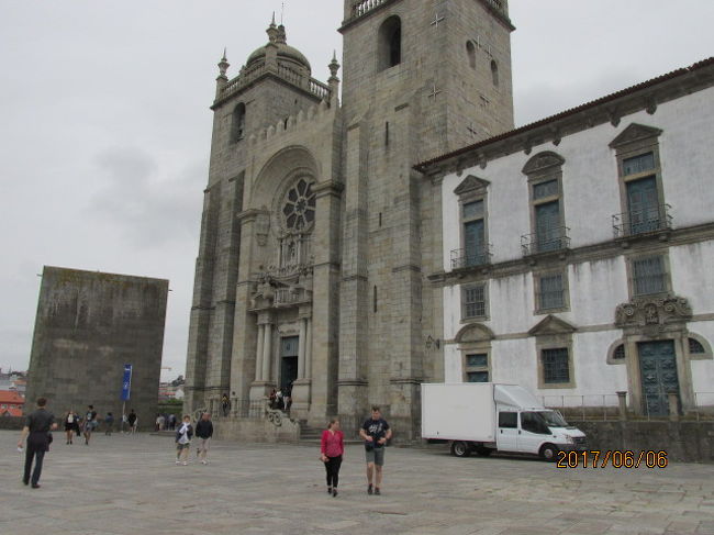 ポルト大聖堂を出て、これからドンルイス１世橋へ向かう。<br />　<br />　<br />