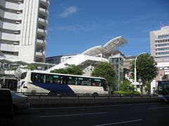 ゆいレール県庁前通過