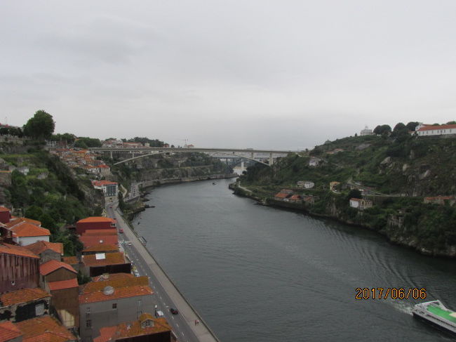 ドウロ川の上流。上流にはもう１本別の鉄橋が架かっている。