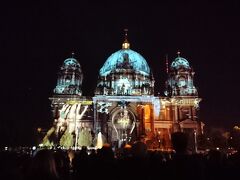 ベルリン大聖堂では、コンペ形式の11個のプロジェクション・マッピングでした。
