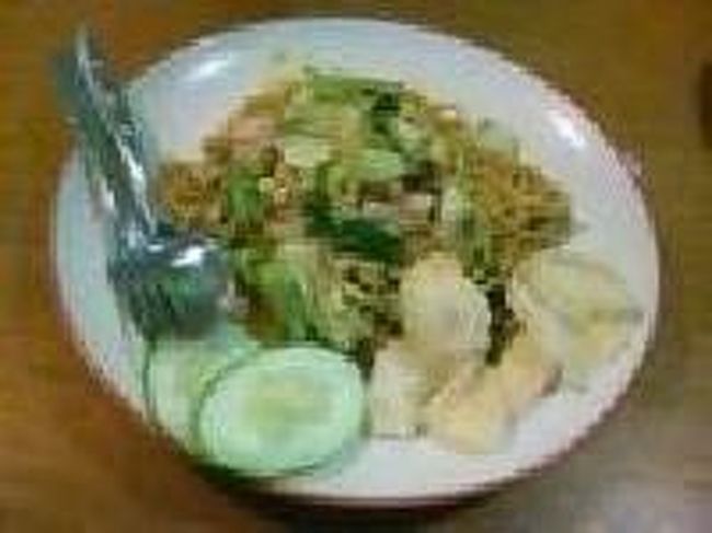 [２０１４/８/９]<br /><br />コーラ６０００ルピア、ナシゴレン１８０００ルピア、ミーゴレン１８０００ルピアでした。ボリュームもあって大満足でした。<br /><br /><br />お店の評判は、こちら！<br />https://www.tripadvisor.jp/Restaurant_Review-g297701-d3140489-Reviews-Warung_Ijo-Ubud_Bali.html<br /><br />http://www.ichinaka.info/TravelPics/Docs/Asia/Indonesia/Bali/Ubud/Food/WarungIjo.html