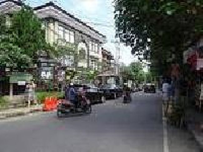 [２０１４/８/１０]　(写真はイメージです)<br /><br />ラヤ・ウブド通りからハノマン通りへ。