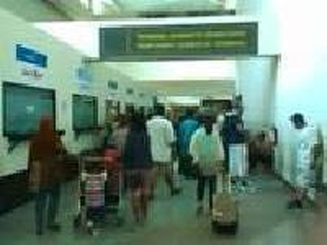 [２０１４/８/１０]<br /><br />到着ホールから国内線ターミナル側へ。