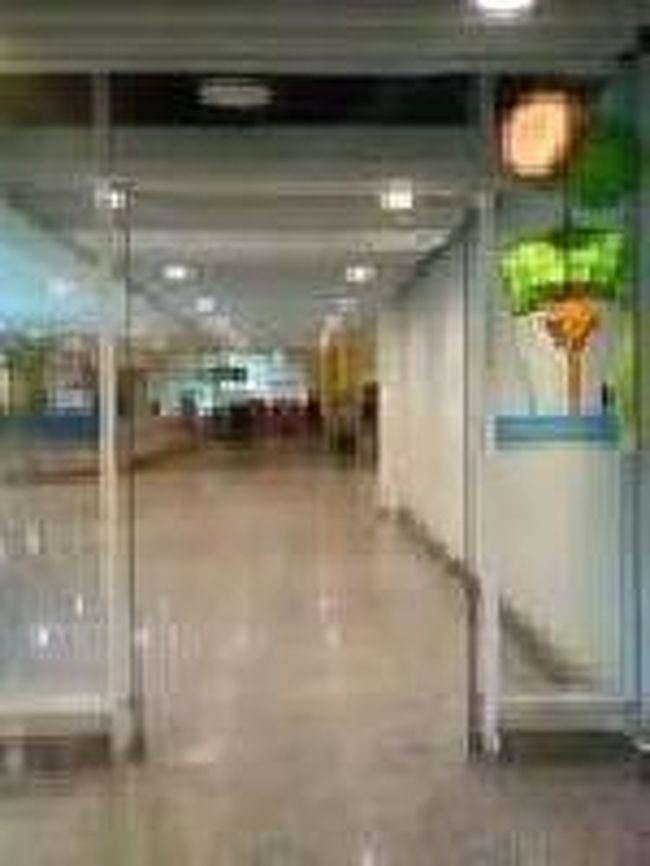 [２０１４/８/１０]<br /><br />入口を入ると左手前方に新品のターンベルトがあり、ビニールカバーがされていました。将来的には、こちら側で国内線の発着が行われると思います。