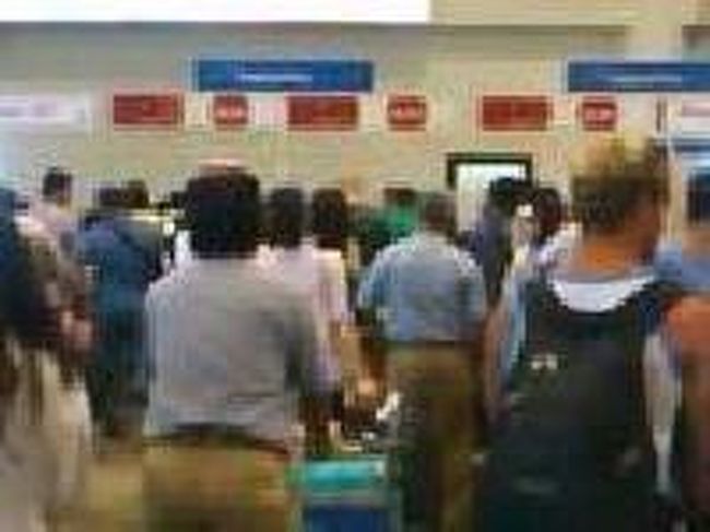 [２０１４/８/10]<br /><br />こちらがエアアジアのチェックインです。結構混んでいました。