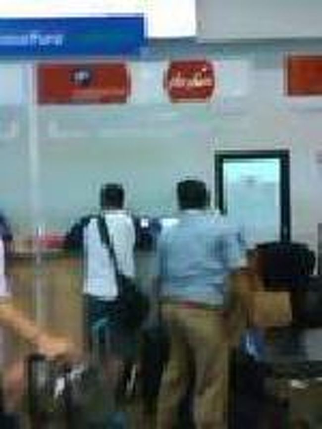 [２０１４/８/10]<br /><br />インドネシアはたくさんのＬＣＣが就航しているためか、チェックインカウンターは３つだけ。３つとも「All Destinations」という記載がされています。