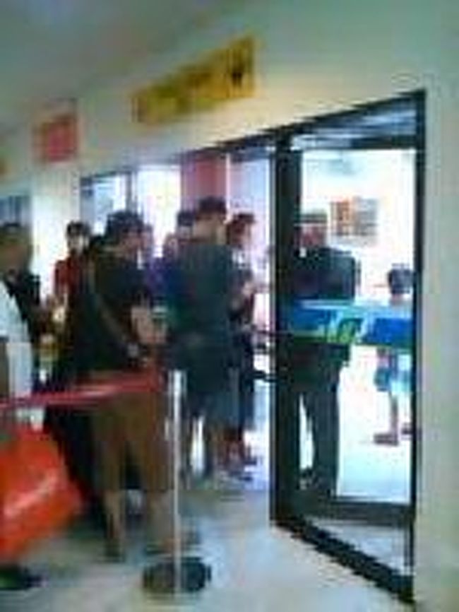 [２０１４/８/１０]<br /><br />今日はジャカルタからの飛行機が遅れて到着することになり、遅めの手続き開始です。