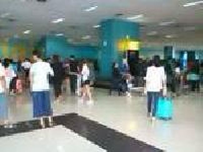 [２０１４/８/１０]<br /><br />入るとすぐ荷物用のターンベルトがあります。