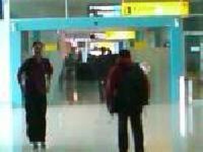 [２０１４/８/１０]<br /><br />荷物受け渡しのホールから通路を抜けていくと