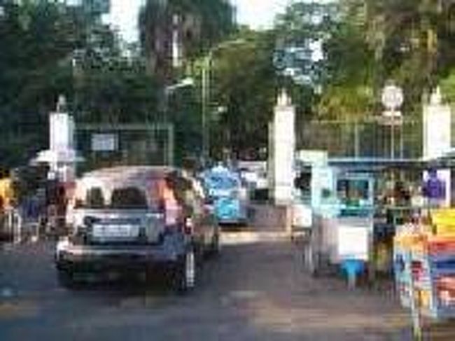 [２０１４/８/１０]<br /><br />ガンビル駅の西側南寄りの入口から駅の敷地に入りました。<br />(駅の東側南寄りにも入口がありました。)