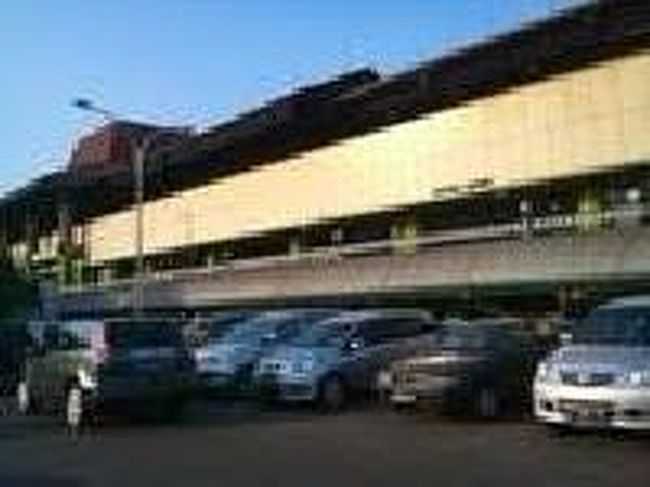 [２０１４/８/１０]<br /><br />まず駅へ。駅舎は南北に延びていて、切符売り場と改札は南北にあります。