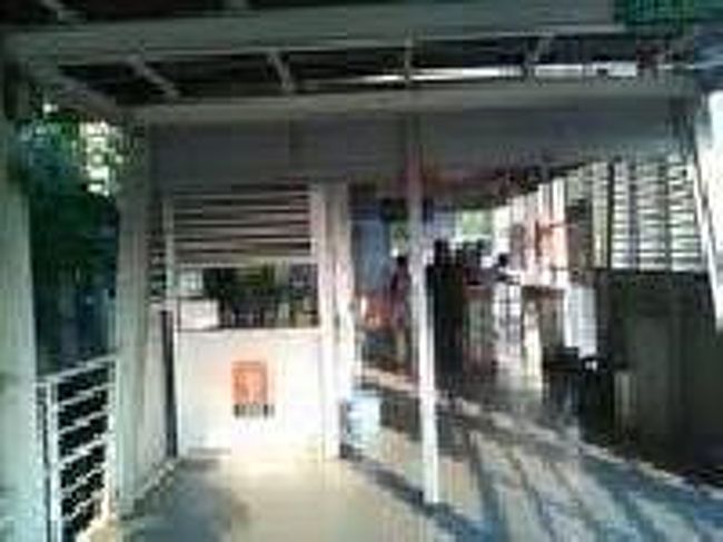 [２０１４/８/１０]<br /><br />坂を上がっていくと、すぐ左手に切符売り場があります。