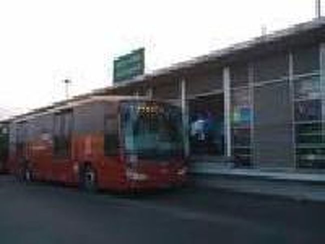 [２０１４/８/１０]<br /><br />プロ・ガドゥン(2-1)に17：13に到着。バスは最初に下車専用のバス停に到着し、次に４番バスのバス停・２番バスのバス停を経由してからまたガンビル方面へ向かいます。