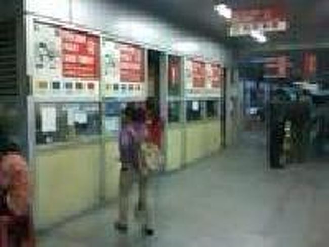 [２０１４/８/１０]<br /><br />まず切符売り場です。すぐ改札を抜けてホームへ。