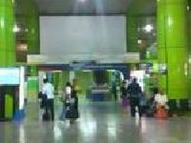 [２０１４/８/１０]<br /><br />突き当りに改札、左手側に切符売り場がありました。