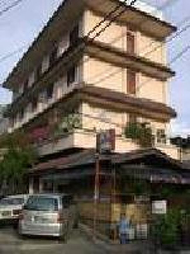 [２０１４/８/１０]<br /><br />さらに通りを行くと、左手に以前泊まった「ル・マルゴット」がありました。まだ頑張っているんだと思ってましたが、帰国後、HPからは予約ができない事がわかりました。さらに行くと左手にサークルＫができていて、さらに先に行った右手側には以前利用した「Hotel Karya Bahana 」が見あたらなくなっていました。も～雰囲気が全然変わってしまいました。<br /><br /> 最近の実情は、こちらのHPをご覧ください。<br />http://www.jakartashimbun.com/free/detail/9755.html