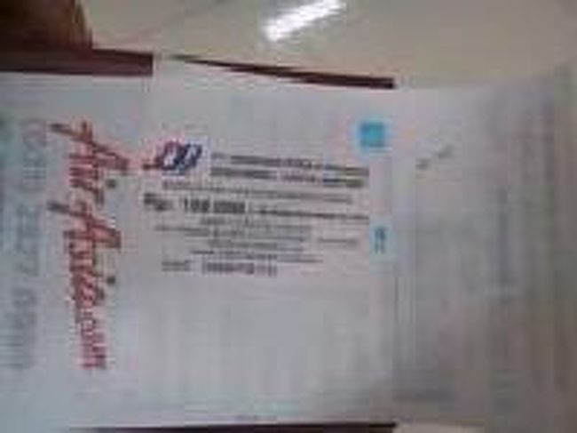 [２０１４/８/１１]<br /><br />それとチェックイン時に空港税の１５万ルピアを徴収されました。搭乗券の裏側に領収書のステッカーが貼ってありました。