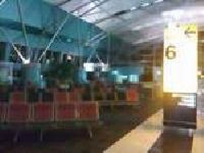 [２０１４/８/１１]<br /><br />出発待合室は手前から、ＺＯＮＥ２・ＺＯＮＥ４とＺＯＮＥ６の３つに分けられていました。