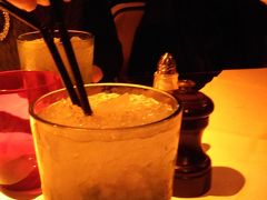 Chez Francis(パリ)です。
モヒートをオーダー