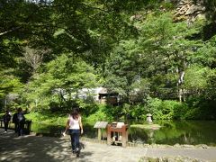 遊歩道に沿って、まずはおのころ池。