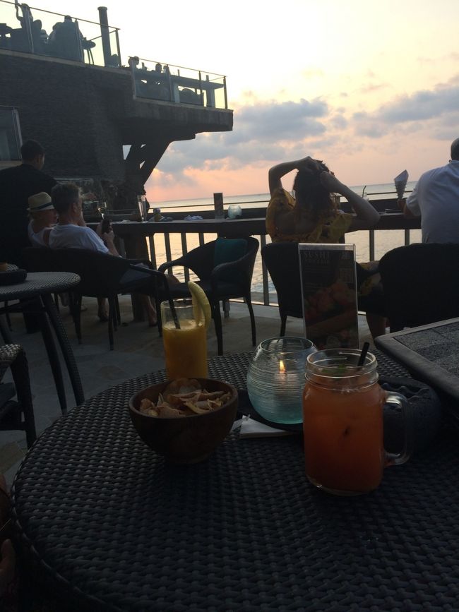 こちらの席になりました<br />目の前をガンガン人が通ります 笑