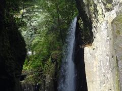 早速見えてます！真名井の滝！
なんて神秘的…
落差は約17ｍ。日本の滝百選にも選ばれているそうです。