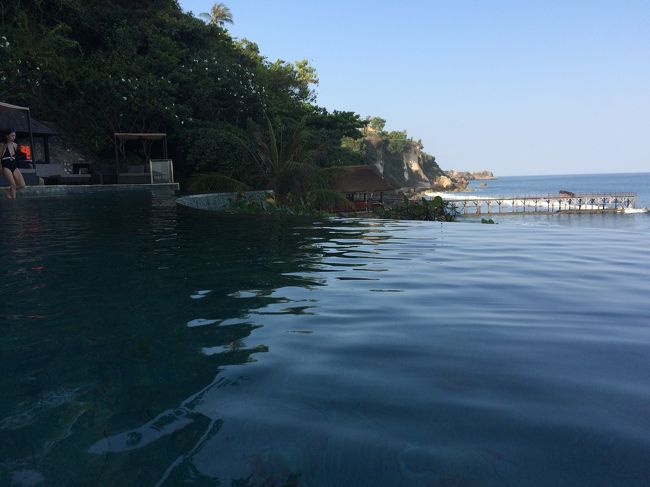 早朝なので、インフィニティプールも全然人が居ませんでした！<br />朝おすすめ！