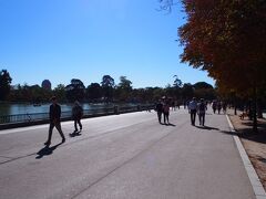 その後メトロでレティーロ公園というとても大きな公園に向かいました。