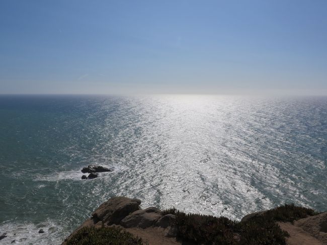 まっすぐ立ってるのがやっとというくらいの風なんです。なのに、写真では強風は伝わらず、平穏な海。