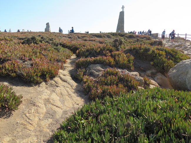 次のバスが来るまでロカ岬を堪能します。<br /><br />みんなわざわざバスに乗ってくるのに、観光グッズを売るお店が周辺にあるわけでもなく、ホントにただ最西端っていうところでした。