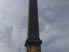 コンコルド広場です。 
クレオパトラの針。
ここで、ルイ16世や、マリーアントワネット
他、1000人以上が、処刑されたのかと思うと、悲しいですね…
